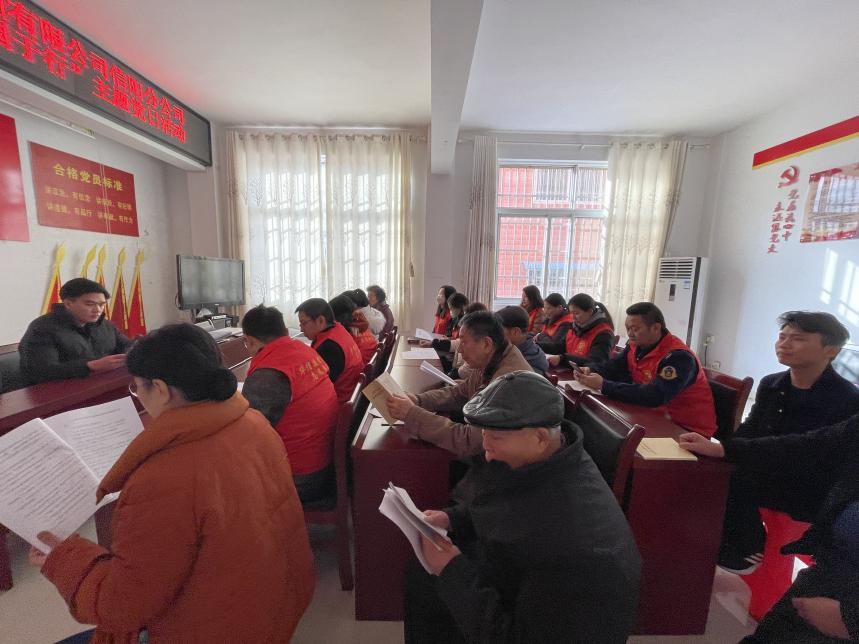 學(xué)法于心 愛國于行——華信建投集團 河南交投信陽分公司 平西路社區(qū)聯(lián)合開展《中華人民共和國愛國主義教育法》宣傳教育實踐主題黨日活動