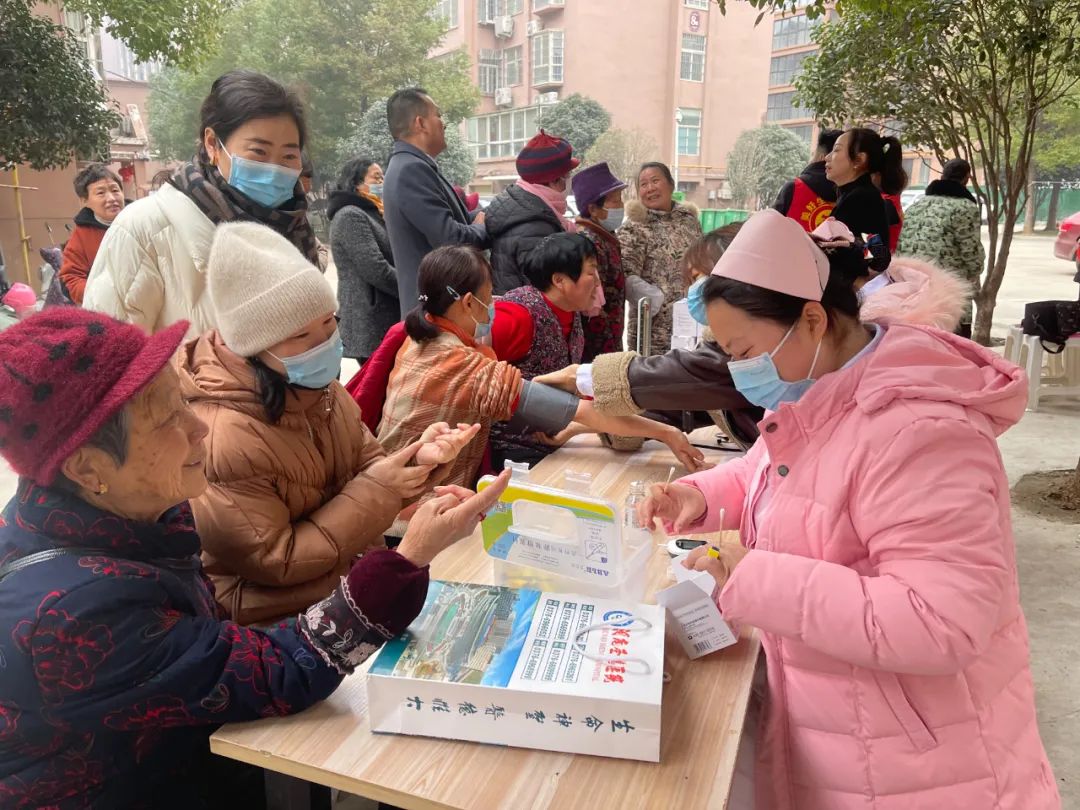 三月春風(fēng)暖人心 志愿服務(wù)我先行 | 華信建投集團(tuán)開展社區(qū)志愿服務(wù)活動